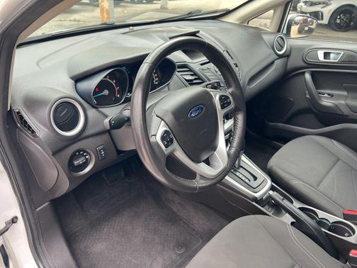 Oxford White 2015 Ford Fiesta SE