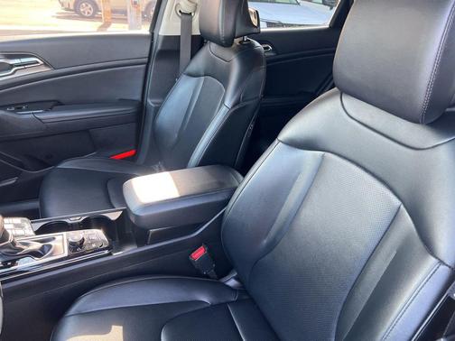 Ebony Black 2023 Kia Sportage EX
