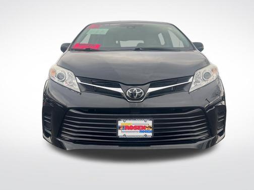 2019 Toyota Sienna LE