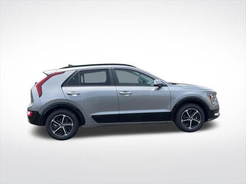 2025 Kia Niro SX