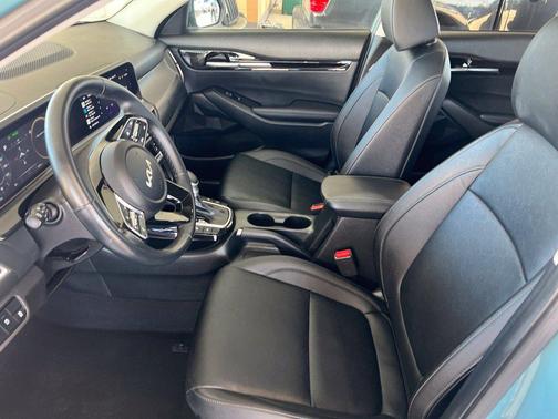 Pluton Blue 2024 Kia Seltos EX