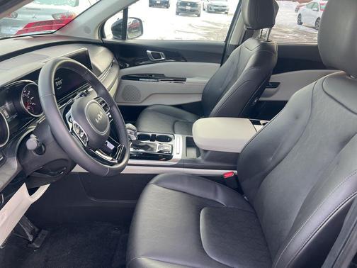 2023 Kia Carnival EX