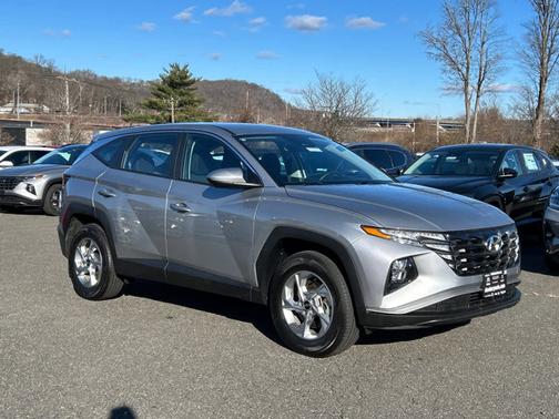2023 Hyundai TUCSON SE