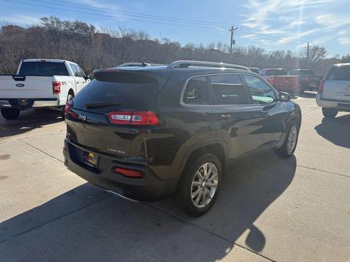 2016 Jeep Cherokee Sport