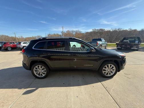 2016 Jeep Cherokee Sport