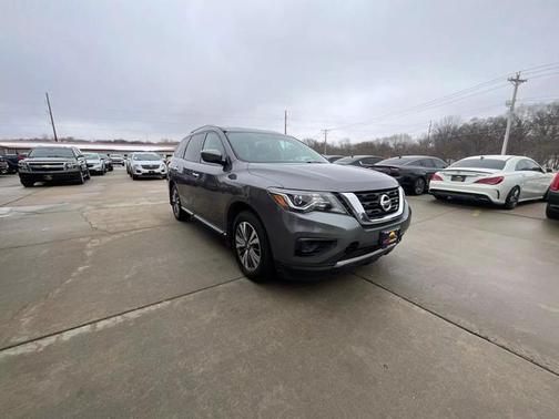 Gun Metallic 2017 Nissan Pathfinder S