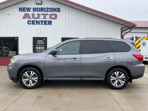Gun Metallic 2017 Nissan Pathfinder S
