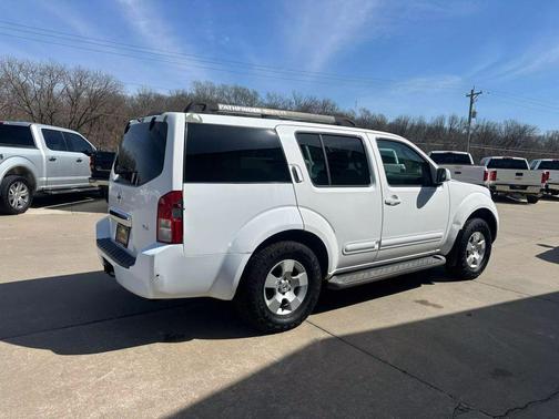 2006 Nissan Pathfinder SE