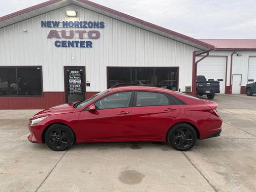 2021 Hyundai ELANTRA SEL