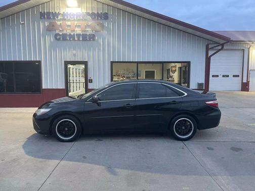 2016 Toyota Camry SE w/Special Edition Pkg