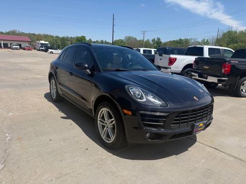 Jet Black Metallic 2017 Porsche Macan Macan Sport Edition