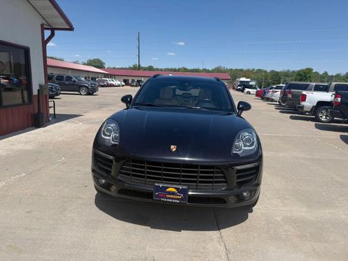 Jet Black Metallic 2017 Porsche Macan Macan Sport Edition