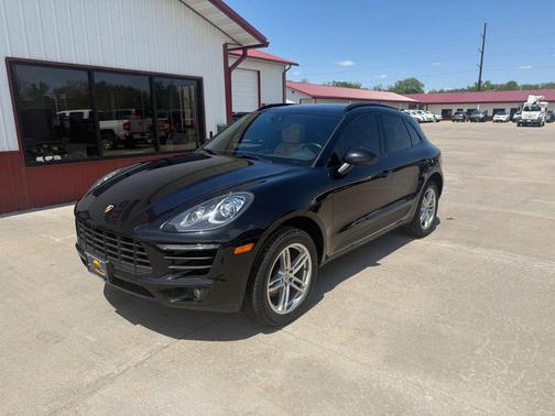 Jet Black Metallic 2017 Porsche Macan Macan Sport Edition