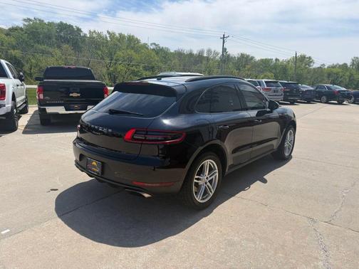 Jet Black Metallic 2017 Porsche Macan Macan Sport Edition