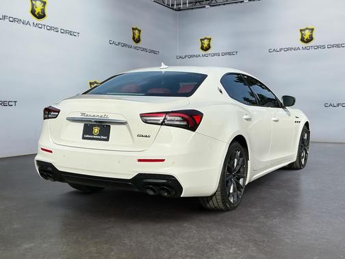 2022 Maserati Ghibli Modena Q4