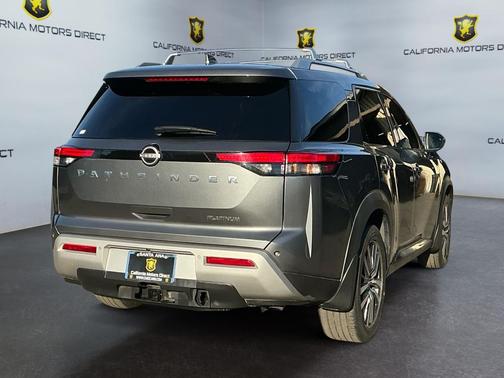 2022 Nissan Pathfinder Platinum 2WD