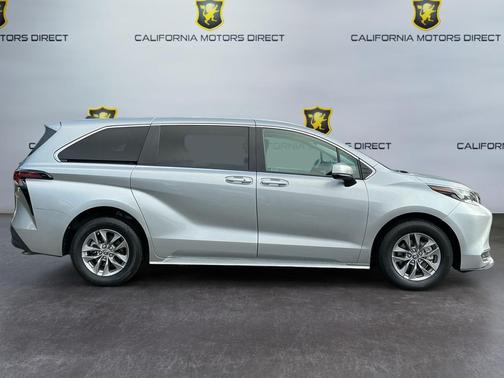 2024 Toyota Sienna LE