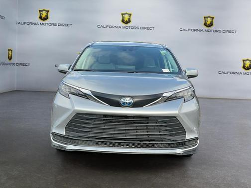 2024 Toyota Sienna LE