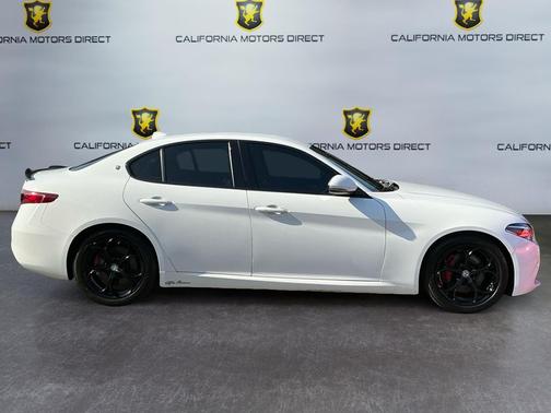 Alfa White 2017 Alfa Romeo Giulia Base