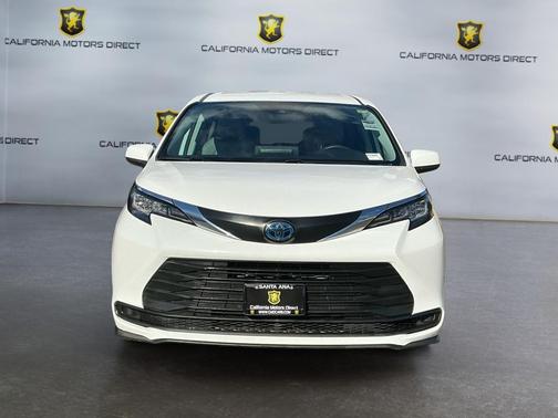 2023 Toyota Sienna LE