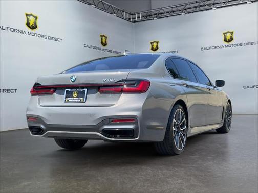 2022 BMW 740 i