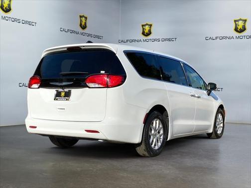 2022 Chrysler Voyager LX