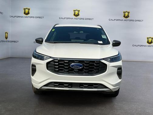 STAR WHITE METALLIC TRI-COAT 2024 Ford Escape ST-Line