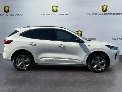 STAR WHITE METALLIC TRI-COAT 2024 Ford Escape ST-Line