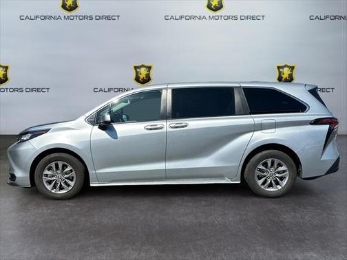 2022 Toyota Sienna LE