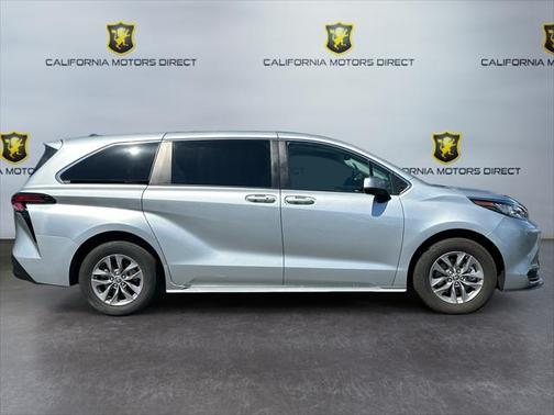 2022 Toyota Sienna LE