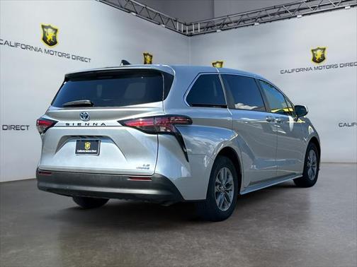 2022 Toyota Sienna LE