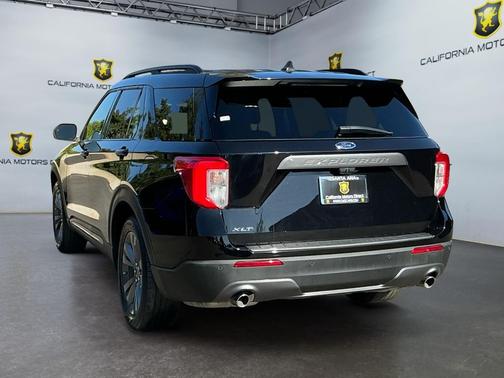 AGATE BLACK METALLIC 2022 Ford Explorer XLT