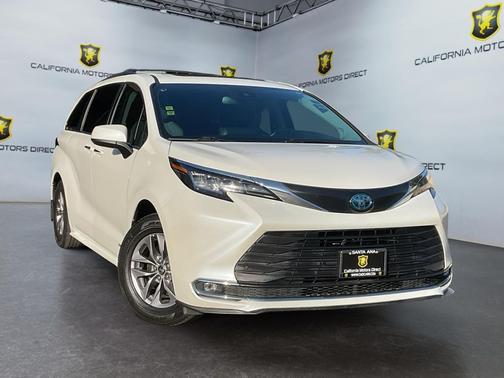 2021 Toyota Sienna XLE 8 Passenger