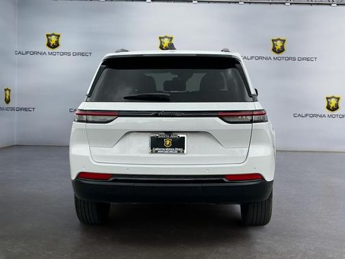 Bright White Clearcoat 2025 Jeep Grand Cherokee Altitude