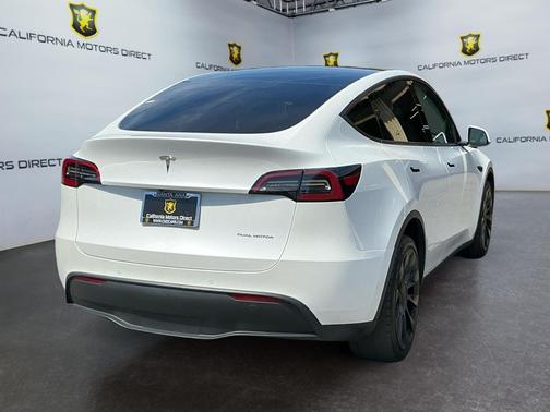 2022 Tesla Model Y Long Range Dual Motor All-Wheel Drive