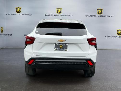 Summit White 2024 Chevrolet Trax LS