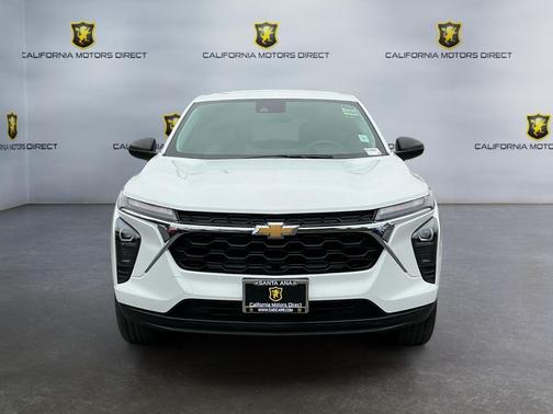 Summit White 2024 Chevrolet Trax LS
