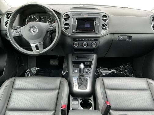 Deep Black Pearl 2017 Volkswagen Tiguan 2.0T S