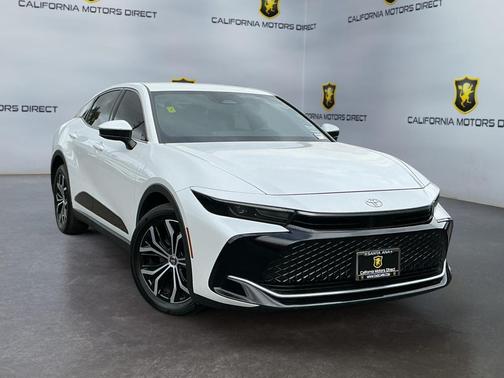 Oxygen White 2024 Toyota Crown XLE