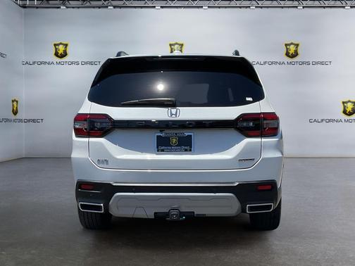 Platinum White Pearl 2025 Honda Pilot Touring 8-Passenger