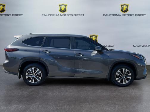Magnetic Gray Metallic 2024 Toyota Highlander XLE