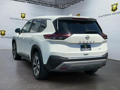 Pearl White Tricoat 2023 Nissan Rogue SV