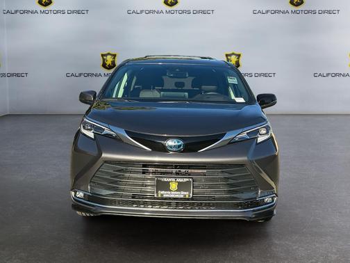 2023 Toyota Sienna Platinum