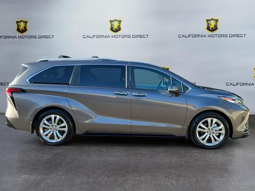 2023 Toyota Sienna Platinum