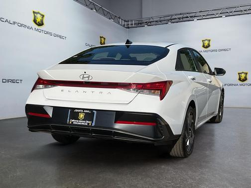 2025 Hyundai ELANTRA SEL