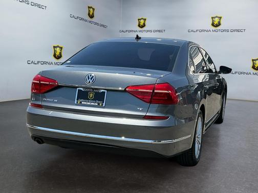 Platinum Gray Metallic 2016 Volkswagen Passat 1.8T SE w/Technology