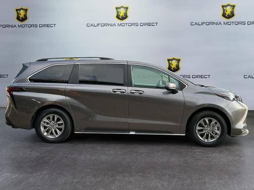 2024 Toyota Sienna XLE