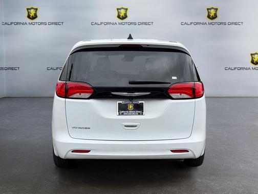 Bright White Clearcoat 2023 Chrysler Voyager LX