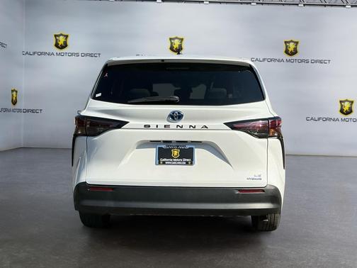 2024 Toyota Sienna LE