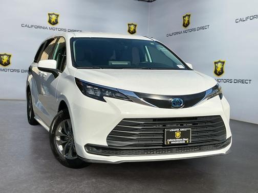 2024 Toyota Sienna LE